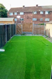 Well furnished 4 bedroom house in Rainham