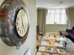 Spacious 3 Bed home near the M4