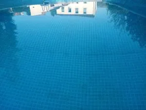 le logis gourmand à payroux chambres à 59 euros chacune avec piscine 10x5 et pdj compris fermé sur ce site merci de me contacter directement pour réservation au 06 87 cinquante huit quatre vingt quinze zéro un - Mauprévoir