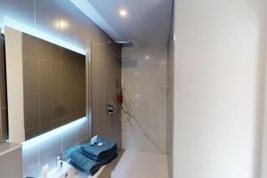 Appart 3 pers piscine parking coeur de ville