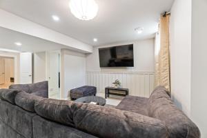 Cozy and Private Basement Suite withAmenities