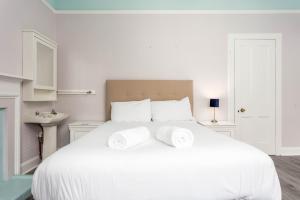 Burnock Lodge with Hot Tub