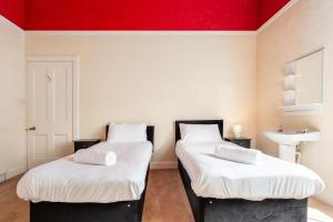 Burnock Lodge with Hot Tub