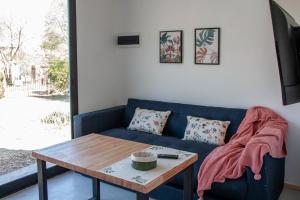 Minicasas cerca del rio Los Reartes