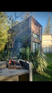 Minicasas cerca del rio Los Reartes