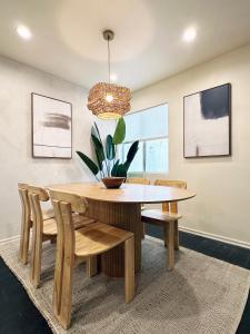 Bohemian Dream- 2BR, Retreat Near Hollywood -BR6
