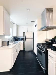 Bohemian Dream- 2BR, Retreat Near Hollywood -BR6