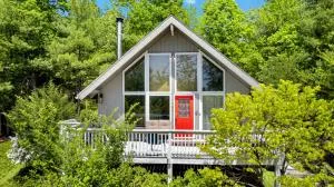 HotTub, FirePit, Grill, Deck, Playset & WiFi - Mount Jackson