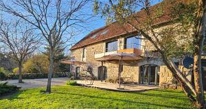 B&B / Chambres d'hotes LA GRANGE : Chambre Double - Vue sur Jardin