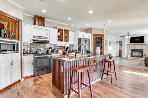 Waterfront Busters Place on Hickory with Fire Pit