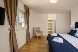 Villa Royal Stone with Pool, 350m from beach