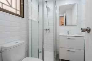 2 bed apart with pool view Castle Harbour C202