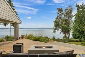 Hike, Bike and Explore Oceanfront Kingston Getaway - Port Ludlow