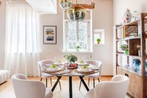 Letters from Lucca Contemporary 2 Bedrooms 2 Bathrooms Apartment