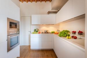 Letters from Lucca Contemporary 2 Bedrooms 2 Bathrooms Apartment