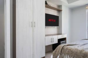 Furnished Studio in Central Cebu Avida Towers Riala, Cebu IT Park with Pool View, WiFi, Netflix and More