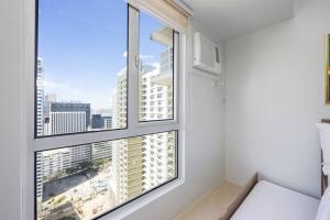 Furnished Studio in Central Cebu Avida Towers Riala, Cebu IT Park with Pool View, WiFi, Netflix and More
