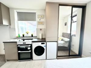 Unique Modern, Private Apartment,15 Mins To Central London