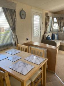 Blue 4 Caravan Ingoldmells 6 berth 3 bedrooms