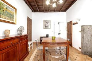 Confortevole Appartamento nel Centro Storico con 2 camere AC WiFi