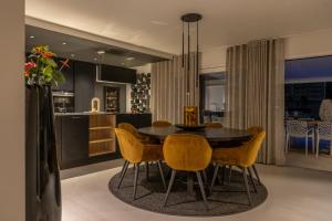 Grand Spa-Francorchamps Villa - Chalourous "home sweat home" for Families, Friends & Pilots - Splendid 4-Bedroom with Home Cinema theater & pool