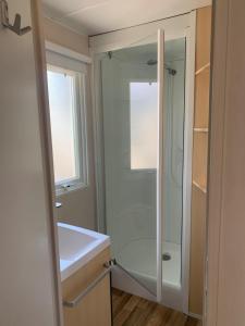 Villages vacances Camping les Fouguieres : photos des chambres