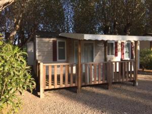 Villages vacances Camping les Fouguieres : photos des chambres