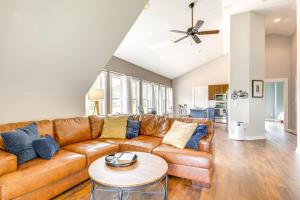 Serene Travelers Rest Apartment 7 Mi to Downtown!