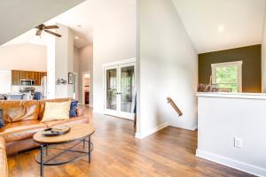 Serene Travelers Rest Apartment 7 Mi to Downtown!