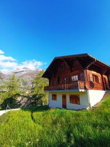 Family holiday Chalet SZähni