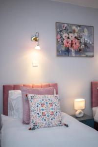 Gorgeous Home in Heart of Lincoln - Parking - Sleeps 9