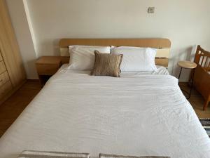 Cozy, family-friendly 2 bed apt with parking