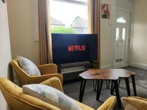 Doncaster Serviced Accommodation - Apartments - 3 Bed House-Close To A1 & M18 - Contractors - Business Travellers - Families - Conisbrough