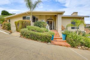 San Marcos Getaway w Deck & Lake Views!