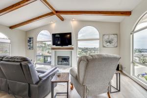 San Marcos Getaway w Deck & Lake Views!