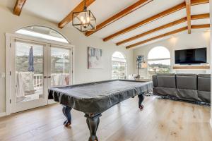 San Marcos Getaway w Deck & Lake Views!