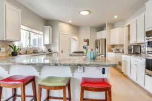 San Marcos Getaway w Deck & Lake Views!