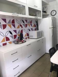 Condomínio Beira-mar, passeio ou home office até 8 hospedes, economia, é aqui