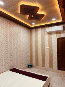 Hotel Raju Homestay Ayodhya 150 Meters from Shree Ram Janmbhoomi Temple 200 Meters from Ayodhya Dham Railway Station
