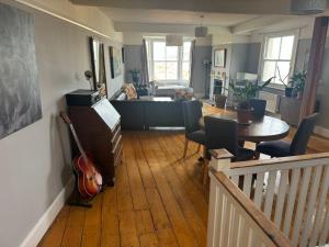 Four Story Townhouse with Sea Views