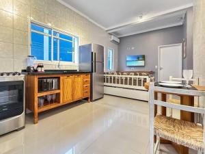 Pousada 50m da Praia 2 Suítes com Ar-Condicionado Cozinha Privativa Piscina