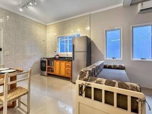 Pousada 50m da Praia 2 Suítes com Ar-Condicionado Cozinha Privativa Piscina