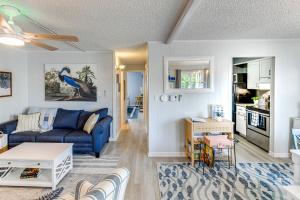 1 Mi to Jolly Roger! Poolside Family Retreat