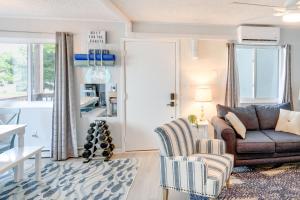 1 Mi to Jolly Roger! Poolside Family Retreat