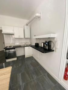 Apartment 85m2 Paris Center Republique 2 BR-4P