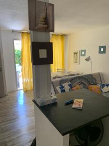 Le lavandou rdj avec piscine résidence Le Lavandor