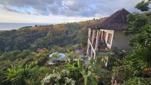 Liri Villa - Ocean, hills, valley view