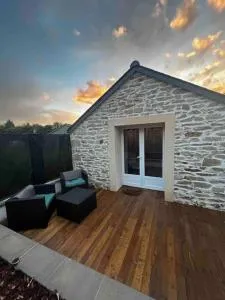 Gîte en pierre avec baignoire balnéo - Plogastel-Saint-Germain