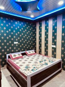 Hotel Raju Homestay Ayodhya 150 Meters from Shree Ram Janmbhoomi Temple 200 Meters from Ayodhya Dham Railway Station