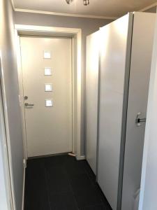 Cozy apartment by sherpa steps with free parking